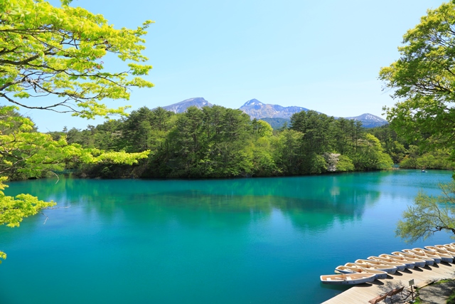 新緑の裏磐梯を満喫 ガイド付き五色沼ウォークのご案内 磐梯山を一望できる高級リゾート裏磐梯高原ホテル 公式